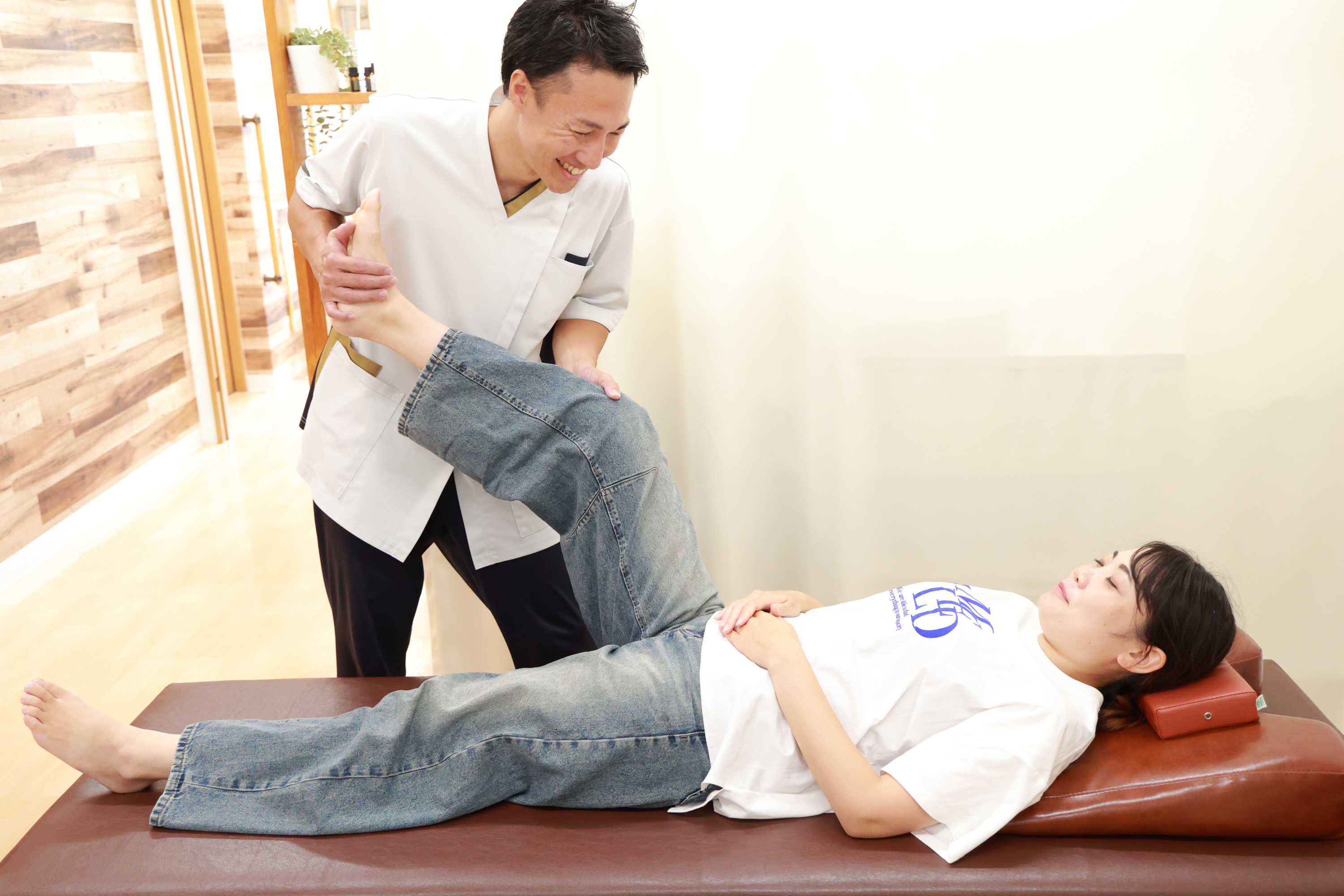 腰痛の悩み、“根本から解消”するなら、厚木駅徒歩30秒のえびな河原口整骨院へ